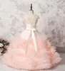 Blush Pink Princess Ragazze Abiti da spettacolo Collo trasparente Perline Abiti da ragazza di fiori per volant da sposa Tulle Lunghezza pavimento Bottoni Abito da bambino posteriore