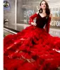 Robes de bal en velours rouge spaghetti hors épaule manches longues robes de soirée à plusieurs niveaux fermeture à glissière dos fendu une ligne robe de soirée formelle robes