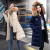 Großhandels-Neue Ankunfts-Frauen-Winter-Jacke mit großem Pelz-Kragen mit Kapuze übergroßer weiblicher Parka-Baumwollwarmer Parkas-Mäntel-langer Samt-Mantel