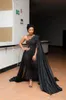 2020 Cape Jacket / Wrap Style Lace Appliques Prom Vestidos Bainha Saudi Árabe Mulheres Formal Party Black Um ombro vestidos de noite vestidos