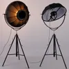 Postmoderne dreibeinige Studio-Stehlampen, klassisches Design, Fotografie-Licht, Wohnzimmer-Stehlampen, Bekleidungsgeschäftslampen