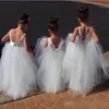 Nouveau mignon blanc 2019 robes de filles de fleur dentelle appliques tulle bretelles sans manches dos nu sur mesure enfants vêtements de cérémonie princesse robe de soirée