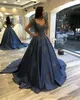 Eleganter Ballkleid Abendkleider V-Ausschnitt Spitze applizziert Perlen Sweep-Zug Flecken Luxury ärmellose formelle Prom-Party-Kleider Mitte gemacht