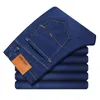 Klasyczny haft męski dżinsy mężczyźni 2019 nowy styl biznesowy przypadkowy slim fit marki spodnie niebo niebieskie spodnie jeanowe mężczyzna