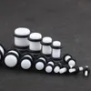 Acrílico Branco Preto Crescer no Escuro Brinco Medidor Expansor Maca Plugue e Túnel Piercing 100pcs241c