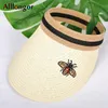 Populära söta bi -hattar mode lyxdesigner sommar utomhus strandgräs flätade casual baseball boll mössor för kvinnor kvinnlig2155603