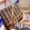 المرأة حقيبة التسوق السيدات حمل الحقائب CROSSBODY حقيبة أزياء المرقعة اللون قماش عالية السعة قابل للتعديل حزام الكتف F رسالة براون