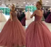 Гламурные Halter Vestidos de Quinceanera Sweet 16 Платьев 2020 Аппликация 3D Цветы Плиссированные Тюль Империя Талия Платье Платье Формальные платья