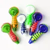 Pipa da fumo in vetro inebriante da 4 pollici Glow In Dark Cucchiaio Scorpione Pipa a mano luminosa Bruciatore a nafta Pipa da tabacco Accessori per fumatori