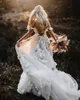 Bohemian 2021 av axeln Bröllopsklänningar Brudklänningar Sexig Backless Lace Appliqued En Line Beach Boho Bride Dress