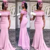 Novo barato Africano negro negro rosa vestidos de dama de honra sereia fora do ombro lace apliques de casamento vestido de convidado plus tamanho empregada de vestidos de honra