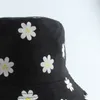 Summer Daisies Print White Black Bucket Hat Women Fashion Beach Sun Hat Reversible Bob chapeau Femme Floral Panama Fisherman267R