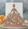 ピンクゴールドふりかけ印刷可能なレーザーカットのQuinceanera 30+色の王女甘い15歳以上の招待状夕食パーティーの招待状