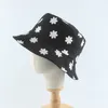 Summer Daisies Print White Black Bucket Hat Women Fashion Beach Sun Hat Reversible Bob Chapeau Femme Floral Panama Fisherman267R