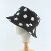 Cappello estivo a forma di margherite con stampa bianco nero Cappello da donna alla moda da spiaggia Cappello da sole reversibile Bob chapeau Femme floreale Panama Fisherman4327972