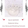 Qianao Pearl Beading Flower Crown Princess Tiaras och Crown Headpiece Bridal Diadem Head Smycken Kvinnor Bröllop Hårtillbehör