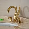 Soild miedziane złoto wykończenie kranu łazienki luksusowy złoty łabędź kształt basen dotknij podwójny uchwyt na pokład