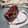 2020 Мода конструкторов-Новая сумка высокого качества Pu Кожа женщины сумка лакированной кожи Shell небольшие квадратные сумки на ремне