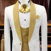 Vita bröllopsmakar för brudgummen med guld sjal lapel 3 stycke anpassade smala passformar kostymer set jacka väst pant man mode kläder290z