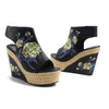 Сандалии Beyarne 2021 Вышитые клиновые женские платформы Летняя обувь Peep Toe Старинные высокие каблуки подошвы насосы