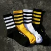 Komik Modaya Din Ne İstersin Letter Long Crew Socks Harajuku hip hop kaykay kadın erkekler yenilik siyah beyaz pamuklu çorap