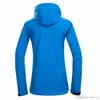 新しいアクティブな女性のシェルジャケットの冬のブランドのハイキングソフトシェルの男性の防水防水熱のキャンプのための熱