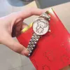 2024 Duas séries de agulhas relógios masculinos de luxo Pequeno urso mostrador relógio de quartzo relógios de grife marca pulseira de aço acessórios de moda feminina