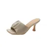 2020 NY DESIGN SQUARE TOE THIN HÖG HEALL SLIPPER Kvinnor Sandaler Fashion Slip On Slides Summer Shoe Mule Pleated Massage Outsole1