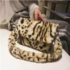 2020 Nya Kvinnor Vinterfaux Fur Axelväska Handväska Lady Leopard Print Handväska Kvinna Party Vanliga Små Tjejer Tygväska Julklapp