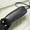 Wysokiej jakości torebki damskie SOHO DISCO torba z prawdziwej skóry pomponem torby na ramię z zamkiem błyskawicznym kobieta torba Crossbody 3 kolory rozmiar 23*16*6cm YB19 designerska torebka torebka