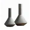 Керамическая ваза с минималистским стилем с ручной поверхностной поверхностью