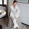 スウィートかわいいフリルスリーブ女性の寝室ファッションラペルの薄い女性のパジャマのセクシーな絹のような女の子の家の服セット