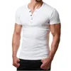 Henley T Men 2020 Summer Fashion Decote em V Manga Curta Camiseta Homme Casual Slim Fit Design de Botão de Metal Camisetas Masculinas XXL MX200611