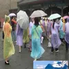 1000ピースのアダルトワンタイムPEレインコートファッション熱い使い捨て可能なレインコートポンチョの雨水旅行レインコートレインコート旅行のための雨