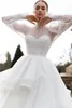 Mode une ligne robes de mariée perlées col haut manches longues robes de mariée à plusieurs niveaux balayage Train Organza robe de mari￩e