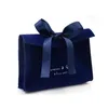 Gratis Sample Custom Logo Gedrukt Kleine Envelop Bruiloft Gift Parfum Pouch Luxe Bow-Knot Suede Sieraden tas met flap