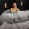 Camadas de tule Dubai celebridade Vestido de 2020 mais novo design em cascata ocasião Puffy Strapless Vestidos Para Especial Grey Árabe Prom Dress