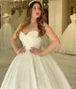 2020 Designer Plus Storlek Bröllopsklänning Strapless Lace Applique Beaded Bridal Gowns Sweeptrain Ärmlös Robes de Mariée