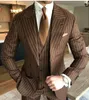 Kahverengi Pinstripe Düğün Smokin İki Buttom Yaka Damat Örgün İş Parti Balo İyi Erkek Blazer Suit Wear Peaked (Ceket + Yelek + Pantolon)