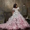 2020 Söta blommorflickor klänningar juvelhals Appliced ​​Pärled Feather Girl Pageant Gown Cascading Ruffle Sweep Train Custom Made175Z