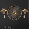 Kreatywna rzeźba biegacza ściganie się Against Time Fgurine Wall Decoration Exposs 3D Figures Decor Decor Wail Ornament T2006925122