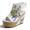 Sandales BEYARNE 2021 brodé Wedge femmes plate-forme chaussures d'été Peep Toe Vintage talons hauts semelle dame pompes