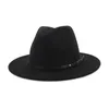 2020 Unisex Flat Brim Wool 펠트 페도라 모자 벨트 빨간색 검은 패치 워크 재즈 공식 모자 파나마 캡 트릴 비 chapeau 남성 여성 8128483