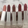 tubi di rossetto trasparenti