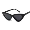 Varumärkesdesigner kattögon solglasögon kvinnor söta sexiga triangel solglasögon för kvinnor små ram cateye oculos vintage svart4161530