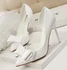 2020 عرض أزياء أشار القوس الحلو عالية الكعب خنجر الكعب العالي الضحلة الفم جانبية الأحذية جوفاء المرأة الصنادل size34-40