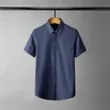 Yeni düz renkli erkek gömlekler lüks metal dekorasyon kısa kollu erkek elbise gömlekleri moda ince fit erkek artı boyutu 4xl216r