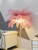 ダチョウの羽毛灯のウェディングロードLED立っている装飾金銅の寝室のデコサーLEDライトリビングルームパーティーの背景