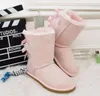 Nieuwe vrouwen snowboots voor winter drievoudige zwarte kastanje roze marineblauw grijs beige paarse mode klassieke enkel korte boot dames booties schoenen