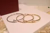 Bracciale di lusso di alta qualità designer di lusso braccialetto per unghie da donna diamante argento oro moda gioielli vintage 18 carati colore permanente w4572749